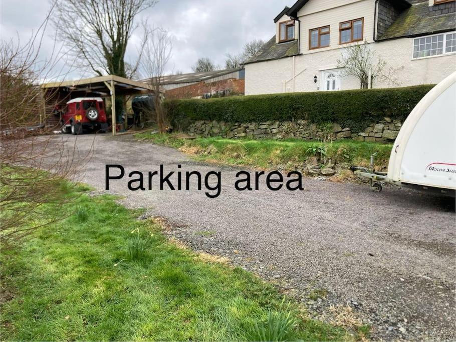Bryntirion Farmhouse Rooms Llanfair Caereinion Exterior foto
