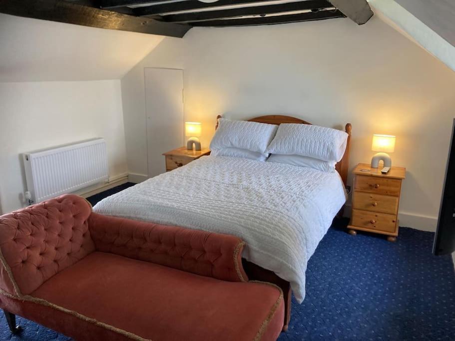 Bryntirion Farmhouse Rooms Llanfair Caereinion Exterior foto